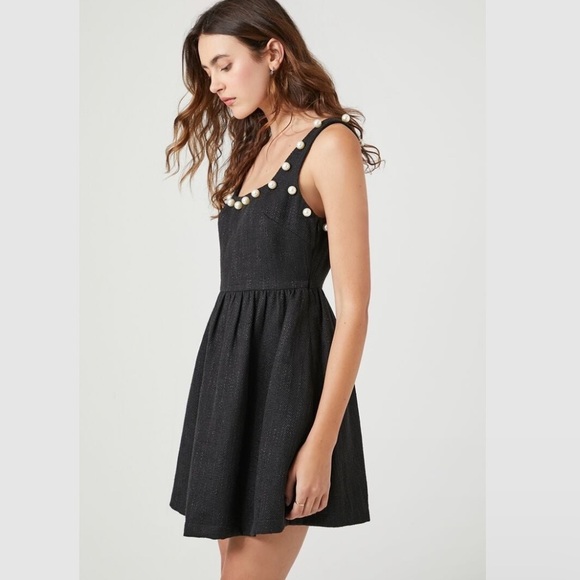 Mini black dress pearls details - Picture 2 of 5